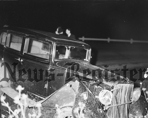 1936-12-24_Automobile_Accident_Fred_Koch--H.