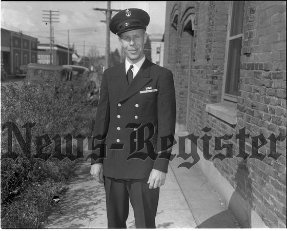 1945-3-29 Robert Jenner USNR Chief Quatermaster 1.jpeg