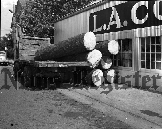 1939-8-28 Logging accident; Glen Freeman truck