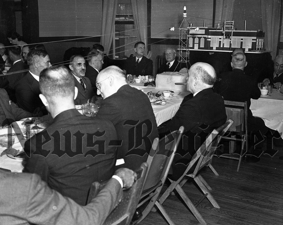 1939-8-14 Confrence Cascade Locks officials-2