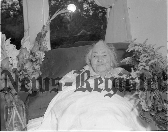 1949-8-10 Herbert, Laura-101st birthday 1.jpeg