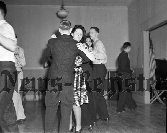 1940-2-15 Chamber of Commerce Valentine Dance-1