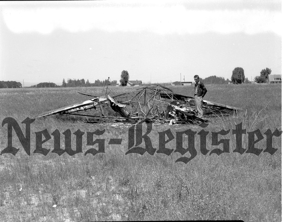 1947-6-20 Airplane crash 3.jpeg