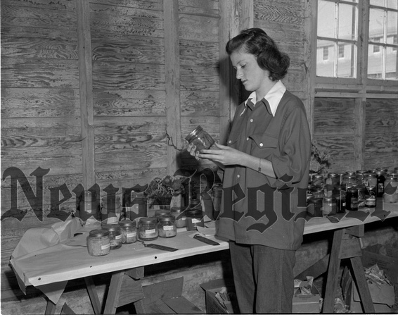 1945-9-13 13th annual Youth Fair, 4H and FFA some negs not used 16.jpeg