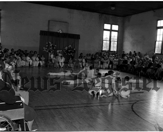 1950-5 Columbus School May Queen coronation 2.jpeg