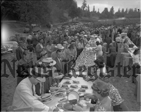 1944-8-23 Alderman Farm picnic used in 8-31 TR  25.jpeg