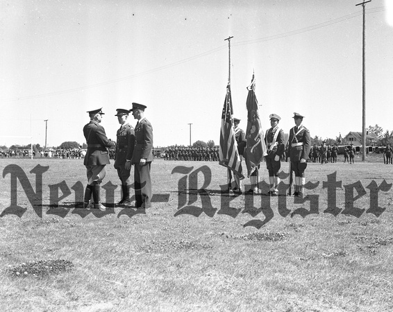 1937-6-10 Clevenger & Mekkers give medals to heroes-7