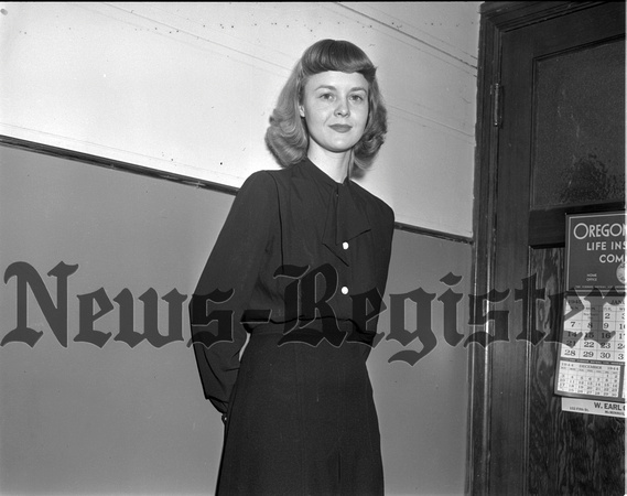 1945-11-21 Elma Juntumen Bennett, V-Queen Candidate.jpeg