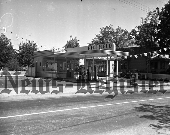 1940-5 Richfield Station; 1st & Baker Sts-2