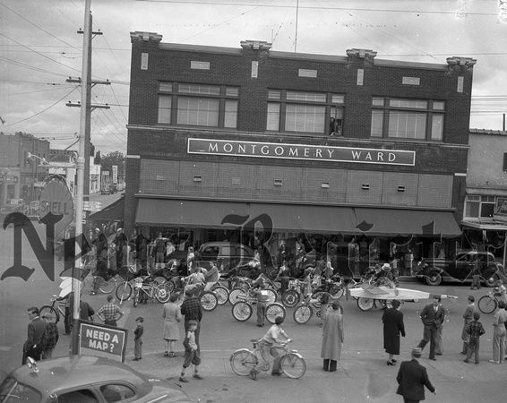 1941-6-5 Montgomery Ward Bicycle Parade-1