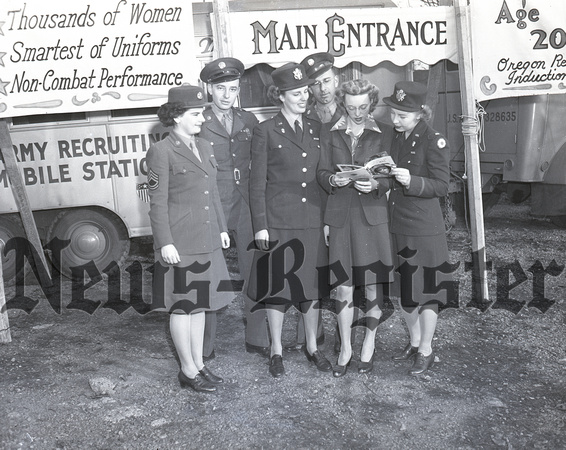 1943-11-18 Betty Warren, Chamber secretary, learns about recruiting