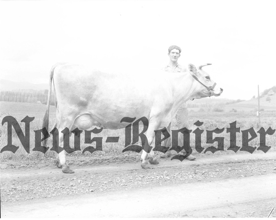 1949-5-5 Warner, A.W. and prize cow 1.jpeg