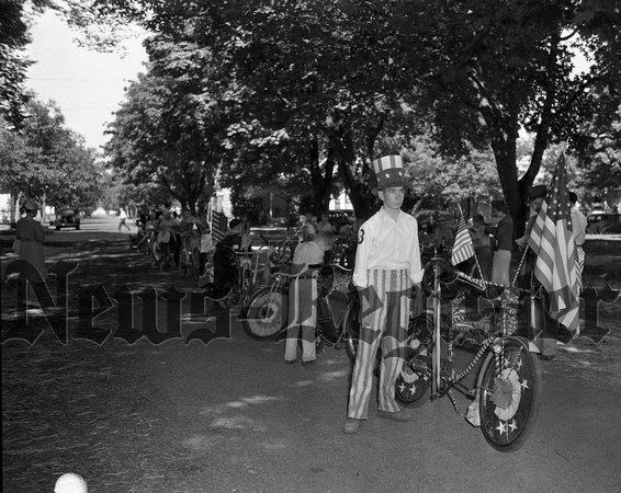 1940-5 Ward's Bicycle Parade-5