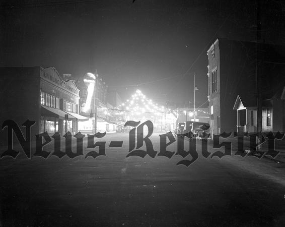 1937-12 McMinnville Christmas decorations-6
