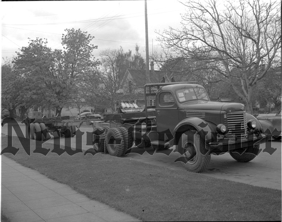1944-6 Courtemanche Chain Drive Log Truck 2.jpeg