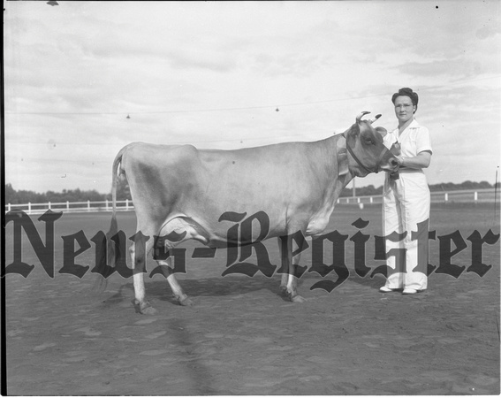 1946-6-6 Yamhill Co. Jersey Cattle club Spring Show winners 2.jpeg