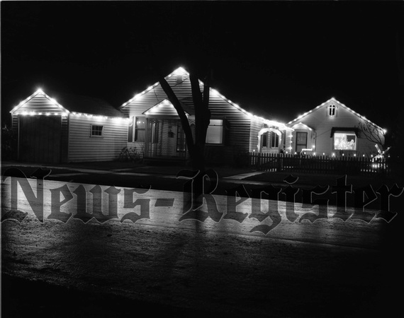 1950-12-28 Christmas lighting contest winners 2.jpeg