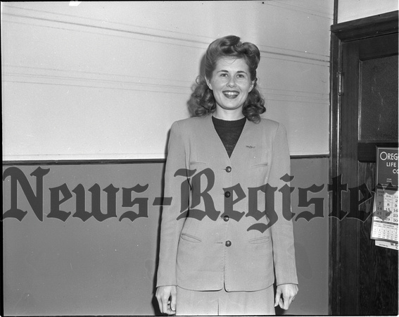 1945-11-8 Pat Sherlock Roberts V-queen candidate.jpeg