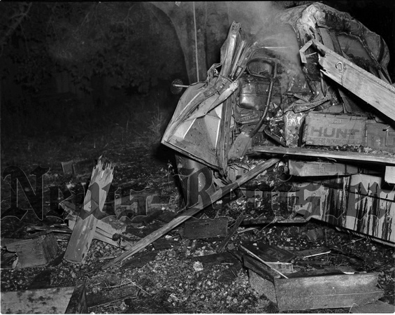 1945-9-13 Cyphers truck crash near Aldermans Farm, 3 die in Fiery wreck.jpeg