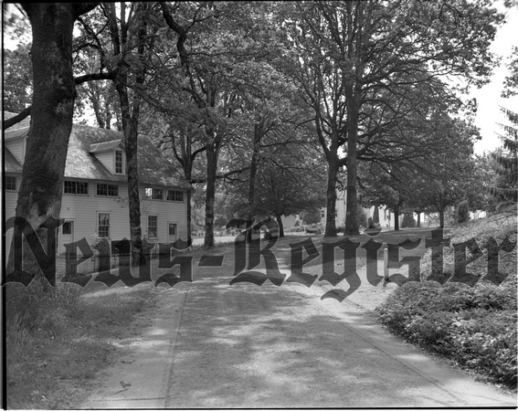1944-6 Linfield Driveway.jpeg