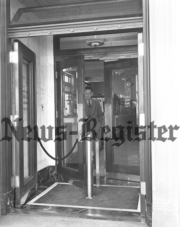 1938-9-9_1st Nat'l Bank; magic doors-2