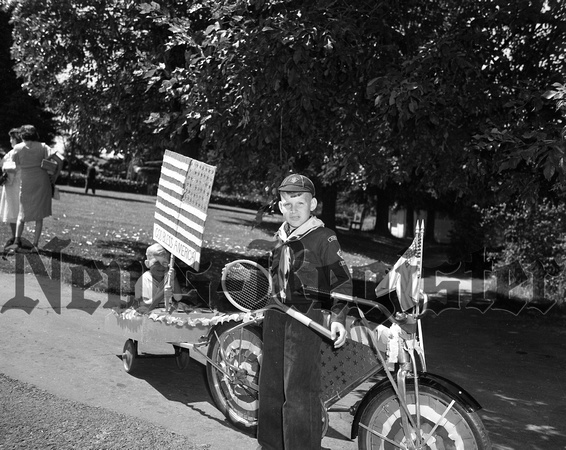 1940-5 Ward's Bicycle Parade-4