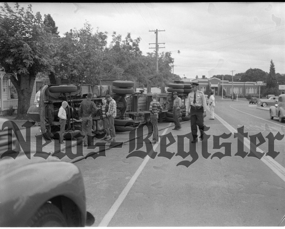 1949-7 Accident lumber truck on Dayton.jpeg