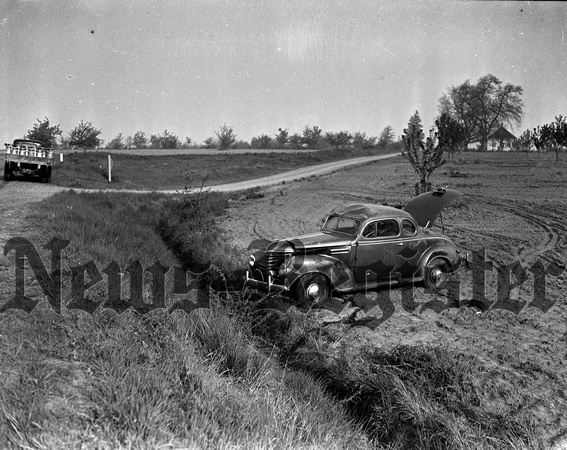 1939-4-27 Olbekson-Gray MVA near St. Joseph-3