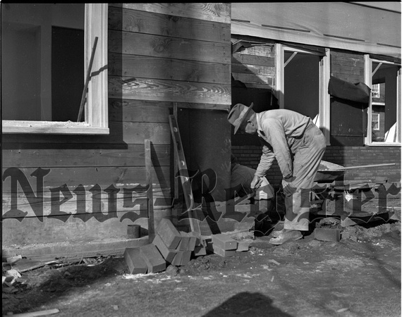 1946-5 Linfield Vet Housing Construction 5.jpeg