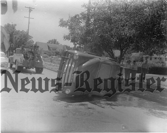 1951-7-7 Accident 13th and Evans.jpeg