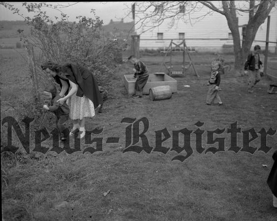 1949-4-21 Elizabeth Jr. Matrons-Easter Egg Hunt 4.jpeg