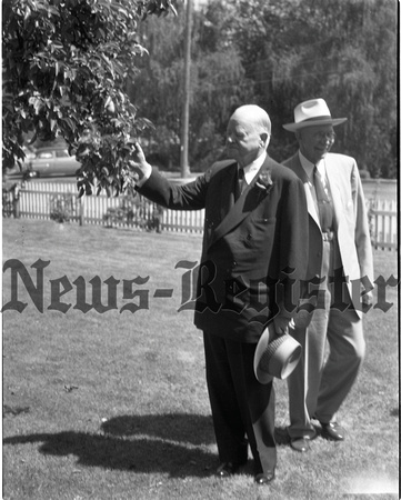 1955-7-10 Hoover Visits Newberg 1.jpg
