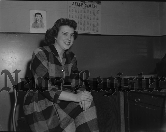 1949-4-28 Majors, Donna (Miss McMinnville candidate).jpeg