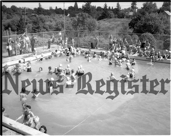 1947-8 McMinnville Swimming Pool 004