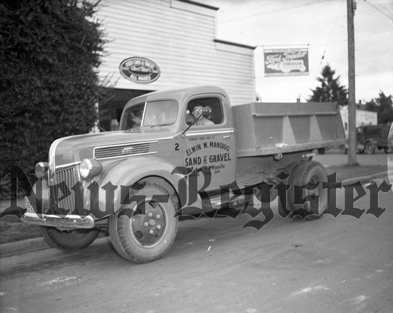 1941-fall Elwin W. Mandigo Sand & Gravel truck-1