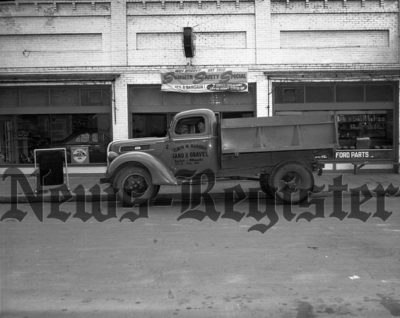 1941-fall Elwin W. Mandigo Sand & Gravel truck-2