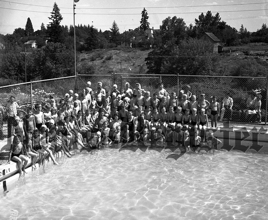 1941-7-10 Red Cross Swimming Class-2